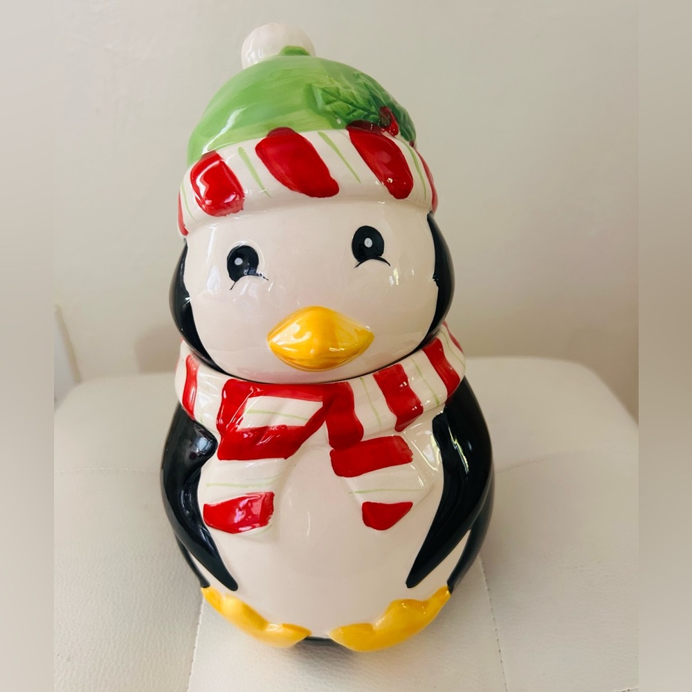 Vintage Christmas Penguin Holiday Cookie Jar David’s Cookies